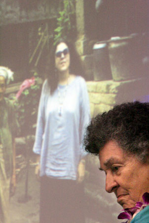 Alice Dewey dan Ann Soetoro Alice Dewey dan Ann Soetoro