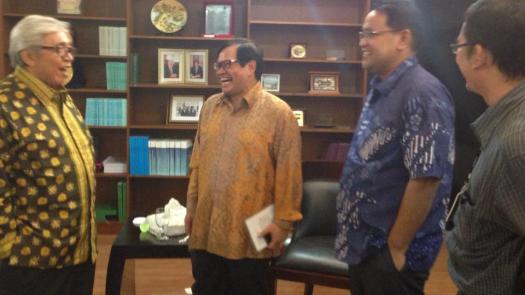 562210_10151477767371668_390487442_n