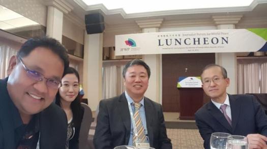 teguh-santosa-dengan-jurnalis-korea_20160418_194458